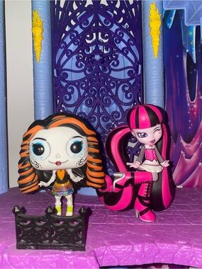 Monster High vinyl figure Draculaura and Funko Pop Skelita